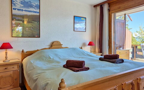 Yuca B Apt. 28: Meubilair, Interieur Ontwerp, Hout, Verdieping, Kamer, Plafond, Flooring, Slaapkamer, Bed, Verlichting