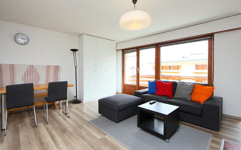 Crans-Montana 320: Kamer, Meubilair, Eigendom, Woonkamer, Interieur Ontwerp, Gebouw, Verdieping, Hardwood, Onroerend Goed, Geel