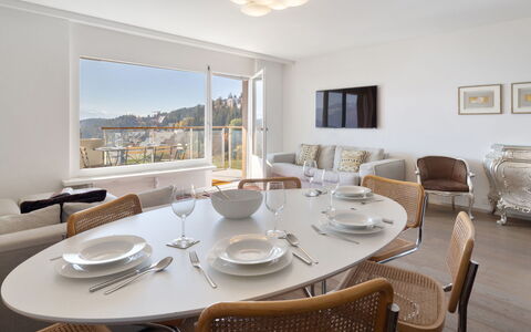 Crans-Montana 395: Meubilair, Interieur Ontwerp, Flooring, Stoel, Plafond, Keuken En Eettafel, Kamer, Verdieping, Eetkamer, Tafel