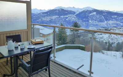 Crans-Montana 395: Lucht, Tafel, Meubilair, Eigendom, Gebouw, Berg, Sneeuw, Stoel, Architectuur, Schaduw