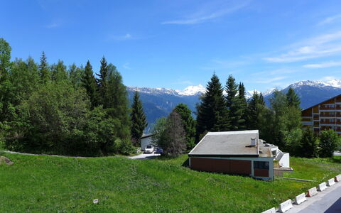 Crans-Montana 450: Lucht, Wolk, Fabriek, Berg, Gebouw, Boom, Natuurlijk Landschap, Hoogland, Land Lot, Lariks