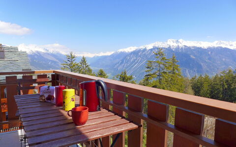 Crans-Montana 560: Bergachtig Landvormen, Berg, Eigendom, Lucht, Bergketen, Natuurlijk Landschap, Wildernis, Ridge, Onroerend Goed, Heuvel Station