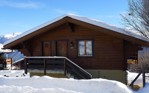 Moulinettes 8: Sneeuw, Lucht, Gebouw, Eigendom, Venster, Wolk, Boom, Huis, Helling, Hout