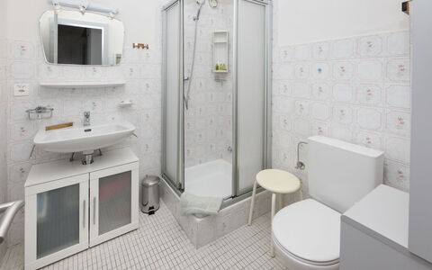 Les Orzières 417: Interieur Ontwerp, Flooring, Verdieping, Loodgieterswerkinrichting, Badkamer, Wastafel, Wastafel In De Badkamer, Kamer, Toilet, Plafond