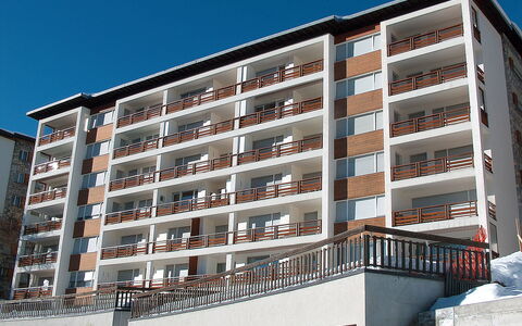 Crans-Montana 780: Gebouw, Eigendom, Lucht, Venster, Blok Van De Toren, Stedelijk Ontwerp, Condominium, Buurt, Woongebied, Commercieel Gebouw