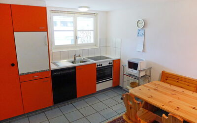 Beau Site 7.1: Kamer, Eigendom, Meubilair, Keuken, Oranje, Gebouw, Verdieping, Huis, Interieur Ontwerp, Cabinetry