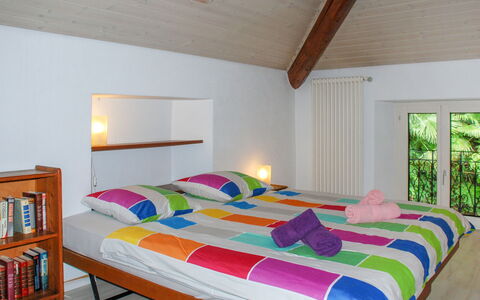 Tazzino: Meubilair, Eigendom, Comfort, Gebouw, Bed Frame, Hout, Textiel, Interieur Ontwerp, Huis, Venster