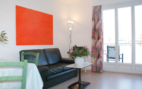 Ascona 100: Kamer, Meubilair, Eigendom, Interieur Ontwerp, Verdieping, Woonkamer, Gebouw, Huis, Muur, Onroerend Goed