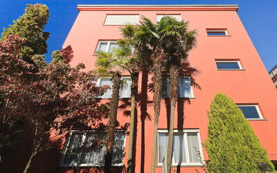 Ascona 200: Gebouw, Lucht, Eigendom, Venster, Wereld, Arecales, Boom, Stedelijk Ontwerp, Woongebied, Huis