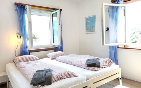 Stellina del Sole: Bed, Meubilair, Slaapkamer, Interieur Ontwerp, Laken, Bedding, Hout, Verdieping, Linens, Flooring