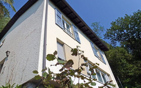 Christa: Fabriek, Gebouw, Lucht, Venster, Boom, Verblijf, Huis, Siding, Facade, Landelijk Gebied