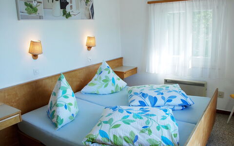 Christa: Slaapkamer, Kamer, Meubilair, Eigendom, Laken, Bed, Interieur Ontwerp, Bedding, Matras, Onroerend Goed