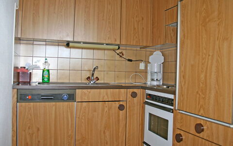Bellavista Erika 19: Cabinetry, Kamer, Keuken, Meubilair, Eigendom, Countertop, Kast, Multiplex, Major Appliance, Hout