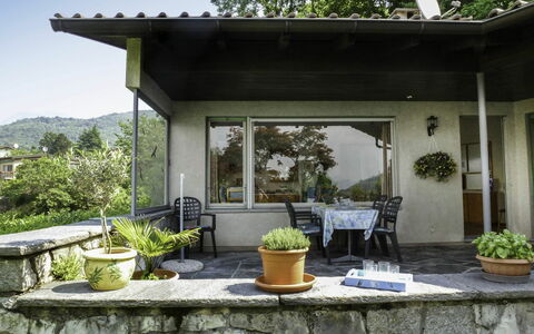 Carlo Cityview Lugano: Eigendom, Huis, Gebouw, Patio, Huis, Werf, Backyard, Veranda, Dak, Onroerend Goed