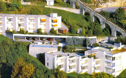 Aldesago 102: Fabriek, Gebouw, Eigendom, Stedelijk Ontwerp, Boom, Venster, Gras, Biome, Natuurlijk Landschap, Woongebied