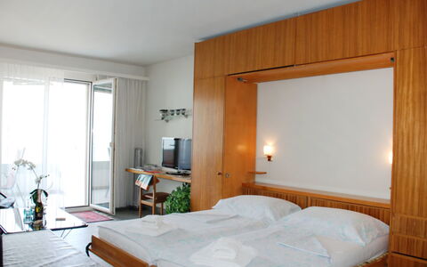 Castagnola 100: Meubilair, Eigendom, Comfort, Venster, Hout, Cabinetry, Gebouw, Interieur Ontwerp, Verdieping
