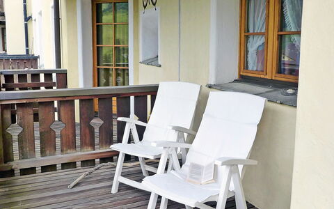Utoring Plaz 030: Meubilair, Kamer, Stoel, Eigendom, Tafel, Huis, Gebouw, Veranda, Buitenmeubels, Interieur Ontwerp