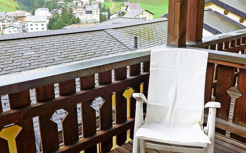 Utoring Plaz 030: Eigendom, Kamer, Dak, Huis, Meubilair, Huis, Baluster, Stoel, Gebouw, Dek
