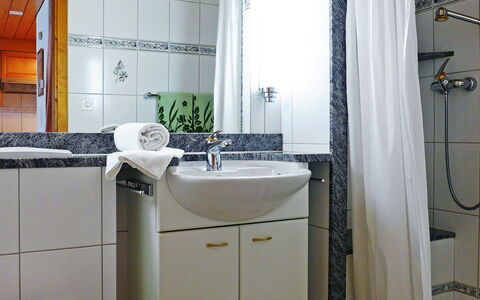 Utoring Plaz 030: Badkamer, Eigendom, Kamer, Badkamerkast, Kraan, Tegel, Badkamer Accessoire, Wastafel, Interieur Ontwerp, Onroerend Goed