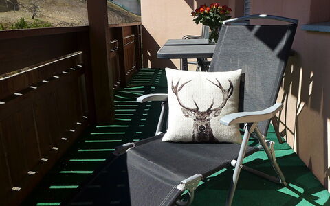 St. Moritz 116: Stoel, Meubilair, Kamer, Huis, Architectuur, Huis, Boom, Interieur Ontwerp, Balkon, Tafel