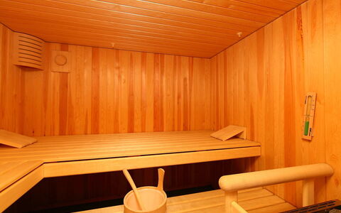 Pontresina 170: Eigendom, Hout, Interieur Ontwerp, Flooring, Verdieping, Beits, Lijn, Muur, Hardwood, Gebouw