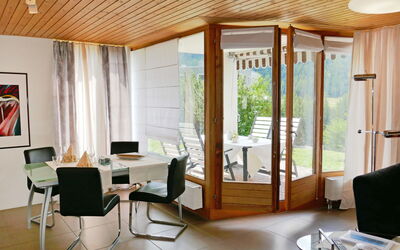 Chesa Piz Cotschen 2 170.2: Meubilair, Tafel, Comfort, Hout, Stoel, Schaduw, Interieur Ontwerp, Gebouw, Woonkamer