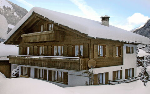 Untertal: Lucht, Sneeuw, Gebouw, Wolk, Venster, Hout, Berg, Helling, Huis, Verblijf