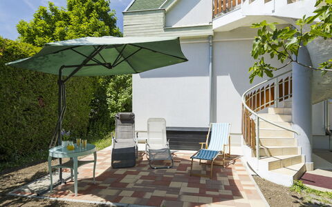 Blanca: Meubilair, Zee, Stoel, Schaduw, Balkon, Buitenmeubels, Eco Hotel, Kust, Dek, Beits