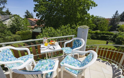 Blanca: Meubilair, Zee, Stoel, Schaduw, Balkon, Buitenmeubels, Eco Hotel, Kust, Dek, Beits