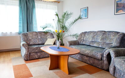 Thermal 1 110.1: Kamer, Meubilair, Woonkamer, Eigendom, Interieur Ontwerp, Koffietafel, Tafel, Verdieping, Onroerend Goed, Gebouw