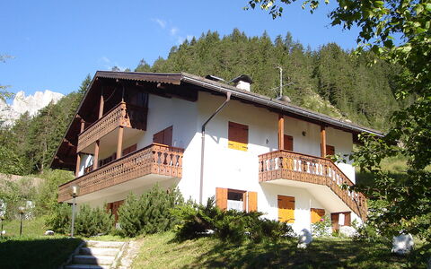 Storie di Montagna: Fabriek, Lucht, Gebouw, Venster, Groen, Boom, Huis, Gras, Verblijf, Eco Hotel
