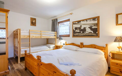Storie di Montagna: Hout, Meubilair, Huis, Slaapkamer, Freezing, Bed, Sneeuw, Bed Frame, Bedding, Winter