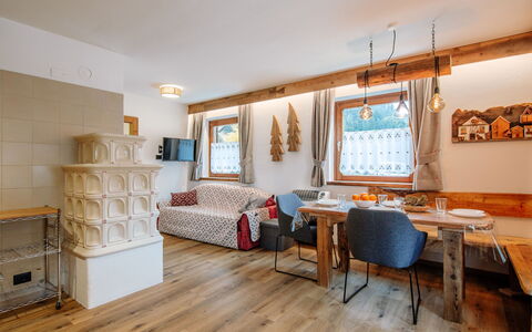 Storie di Montagna: Meubilair, Tafel, Bankstel, Hout, Gebouw, Interieur Ontwerp, Flooring, Woonkamer, Verdieping, Kamerplant