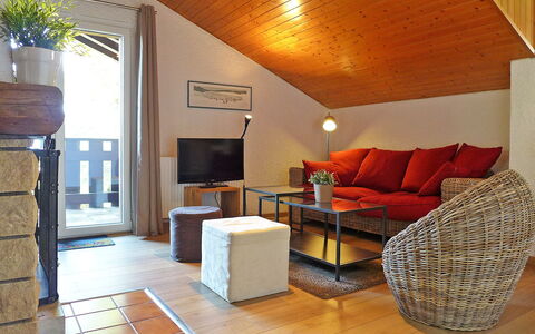 Les Bruyères 25: Kamer, Woonkamer, Interieur Ontwerp, Meubilair, Eigendom, Verdieping, Gebouw, Huis, Tafel, Hardwood