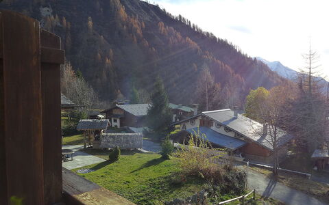 Chalet le Tour: Bergachtig Landvormen, Bergdorp, Berg, Heuvel Station, Wildernis, Lucht, Dorp, Heuvel, Boom, Landschap