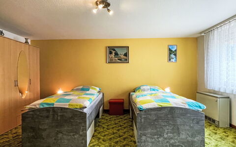 Bless: Flooring, Verdieping, Plafond, Interieur Ontwerp, Countertop, Keuken, Cabinetry, Kamer, Major Appliance, Lichte Inrichting