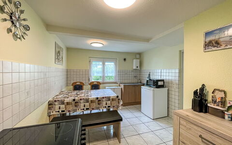 Bless: Flooring, Verdieping, Plafond, Interieur Ontwerp, Countertop, Keuken, Cabinetry, Kamer, Major Appliance, Lichte Inrichting