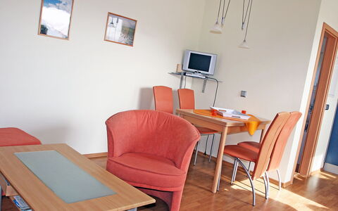 Goetheallee: Kamer, Meubilair, Eigendom, Verdieping, Gebouw, Tafel, Interieur Ontwerp, Huis, Onroerend Goed, Hardwood