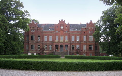 Goetheallee: Lucht, Eigendom, Fabriek, Boom, Gebouw, Land Lot, Helling, Schaduw, Asfalt, Hout