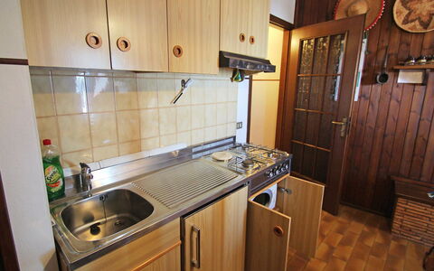 Tignale 150: Eigendom, Kamer, Keuken, Cabinetry, Countertop, Meubilair, Major Appliance, Gebouw, Huis, Onroerend Goed