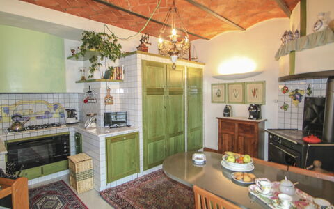 Villa Campo del Mulino: Eigendom, Kamer, Gebouw, Plafond, Meubilair, Interieur Ontwerp, Keuken, Huis, Countertop, Huis