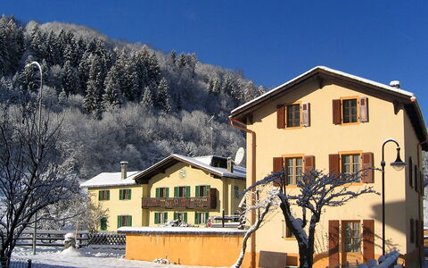 Villa Roduit: Lucht, Gebouw, Venster, Eigendom, Berg, Sneeuw, Wereld, Wolk, Huis, Helling