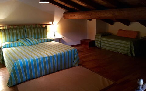 La Cenerara: Slaapkamer, Kamer, Bed, Meubilair, Eigendom, Zolder, Gebouw, Interieur Ontwerp, Suite, Huis