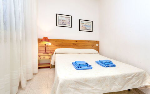 La Rectoria Ii: Eigendom, Gebouw, Meubilair, Comfort, Hout, Textiel, Fotolijst, Bed Frame, Venster, Verdieping