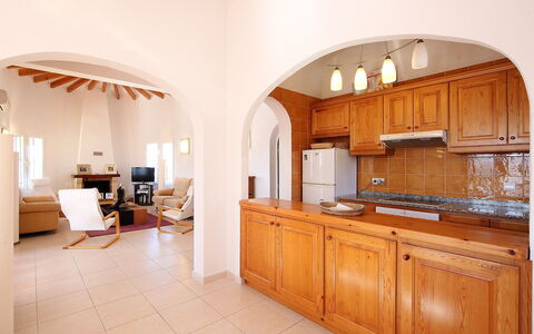 Grand Lusianna: Eigendom, Kamer, Meubilair, Gebouw, Countertop, Keuken, Cabinetry, Interieur Ontwerp, Architectuur, Onroerend Goed