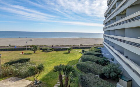 Canet-Plage 310: Wolk, Fabriek, Lucht, Water, Azure, Gebouw, Kust En Oceanic Landvormen, Stedelijk Ontwerp, Condominium, Gras