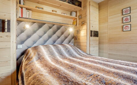 Saint Gervais 181: Cabinetry, Gebouw, Comfort, Hout, Flooring, Bed Frame, Interieur Ontwerp, Huis, Verdieping, Bed