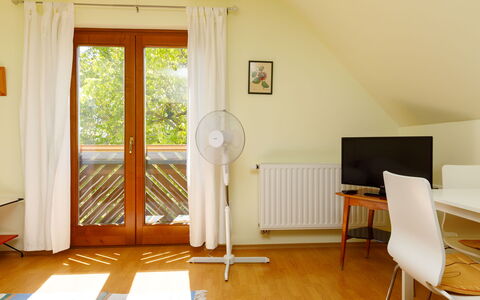 Nadori 2: Meubilair, Eigendom, Gebouw, Hout, Venster, Flooring, Woonkamer, Comfort, Interieur Ontwerp, Verdieping