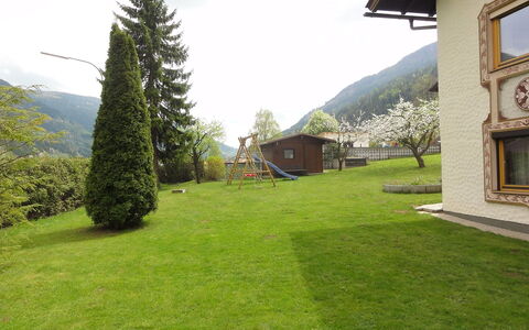 Ferienhaus Kofler: Gazon, Eigendom, Gras, Werf, Land Lot, Huis, Verblijf, Boom, Tuin, Grasland