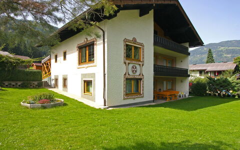 Ferienhaus Kofler: Fabriek, Gebouw, Venster, Eigendom, Lucht, Groen, Boom, Huis, Natuurlijk Landschap, Land Lot
